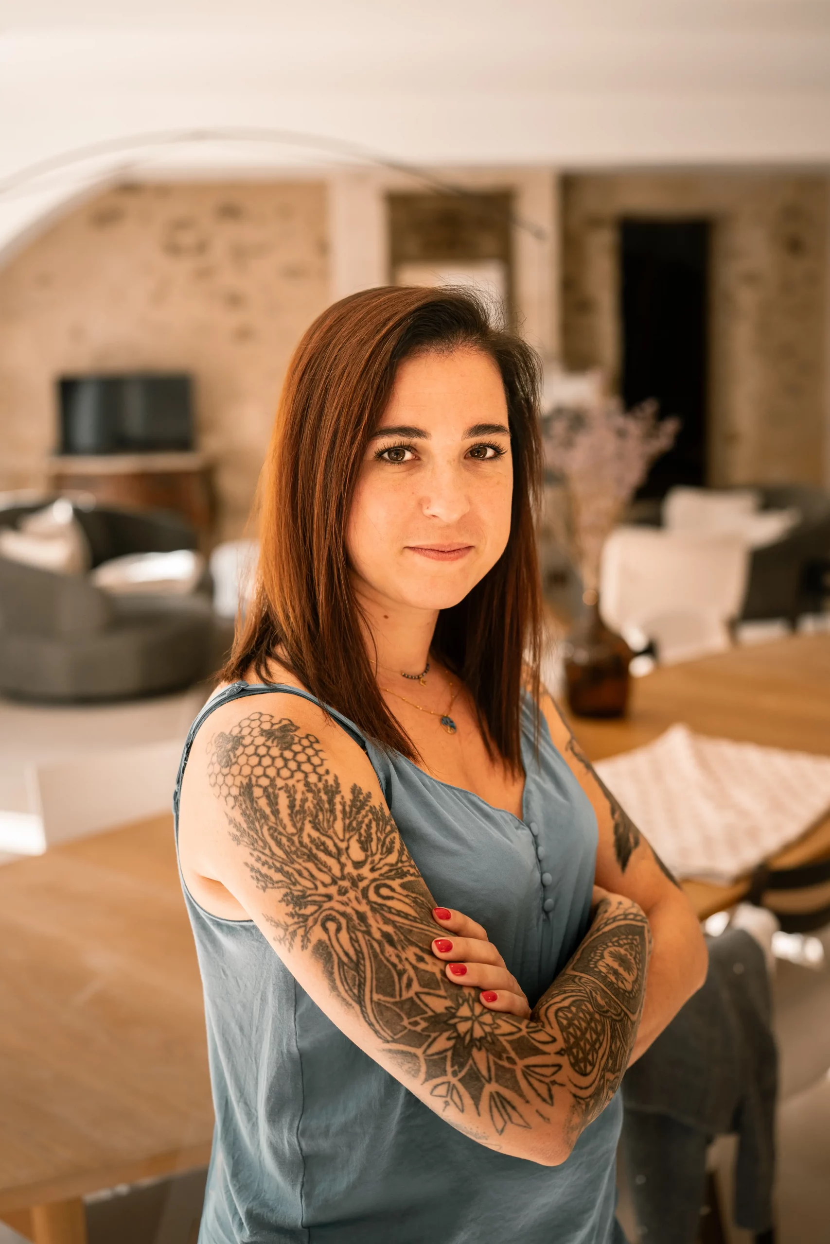 Entrepreneure posant après les ateliers de communication Shake ton Réseau