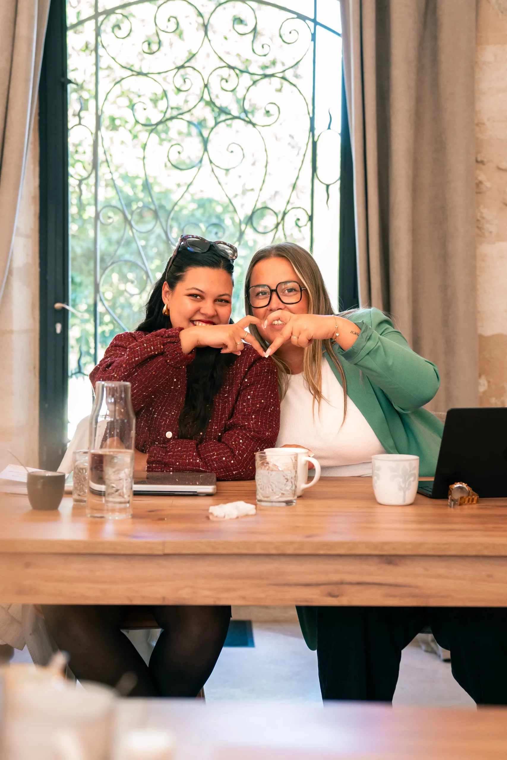 Photo de deux participantes lors du networking Shake ton Réseau