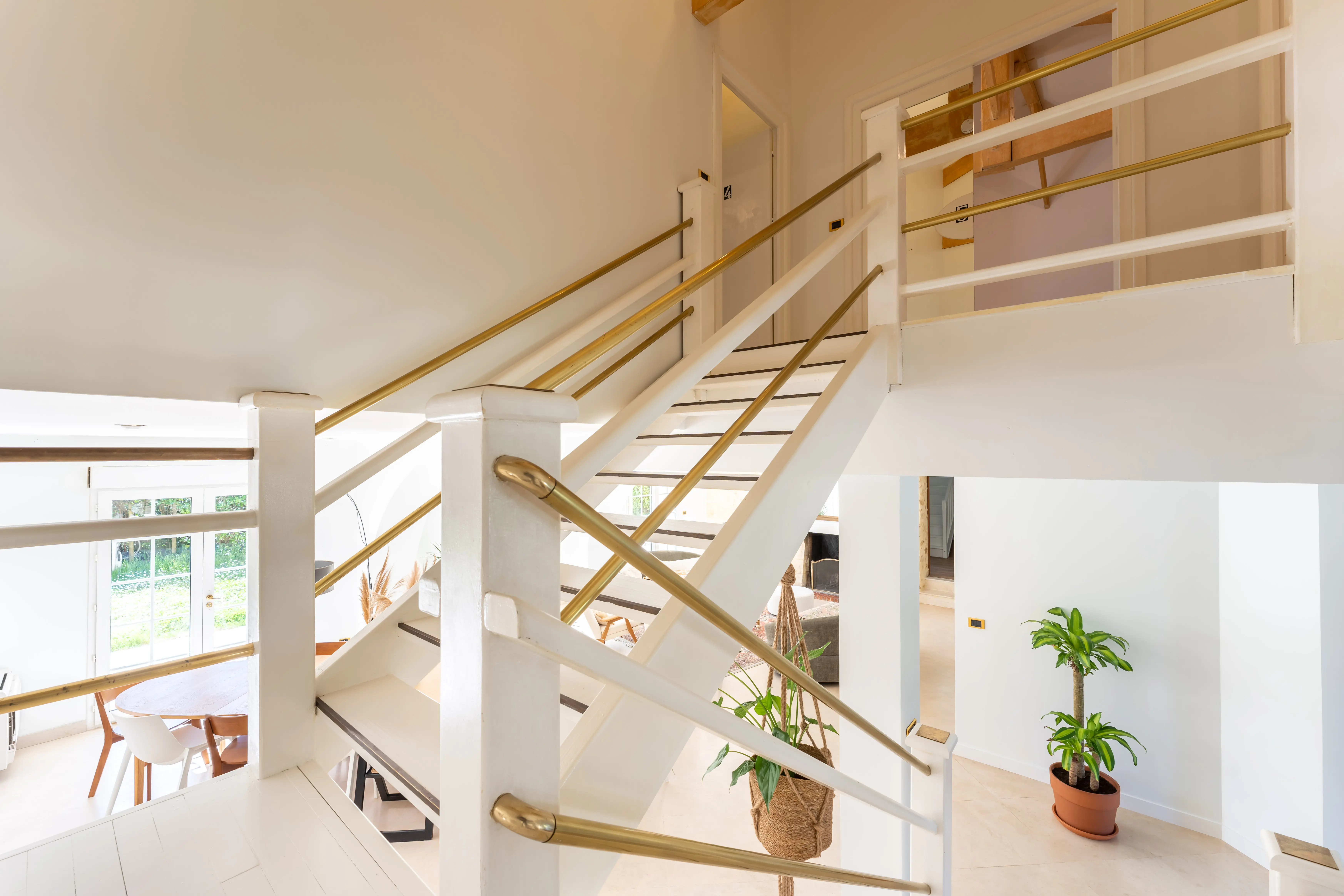 Chambre sous poutres – hébergement inclus